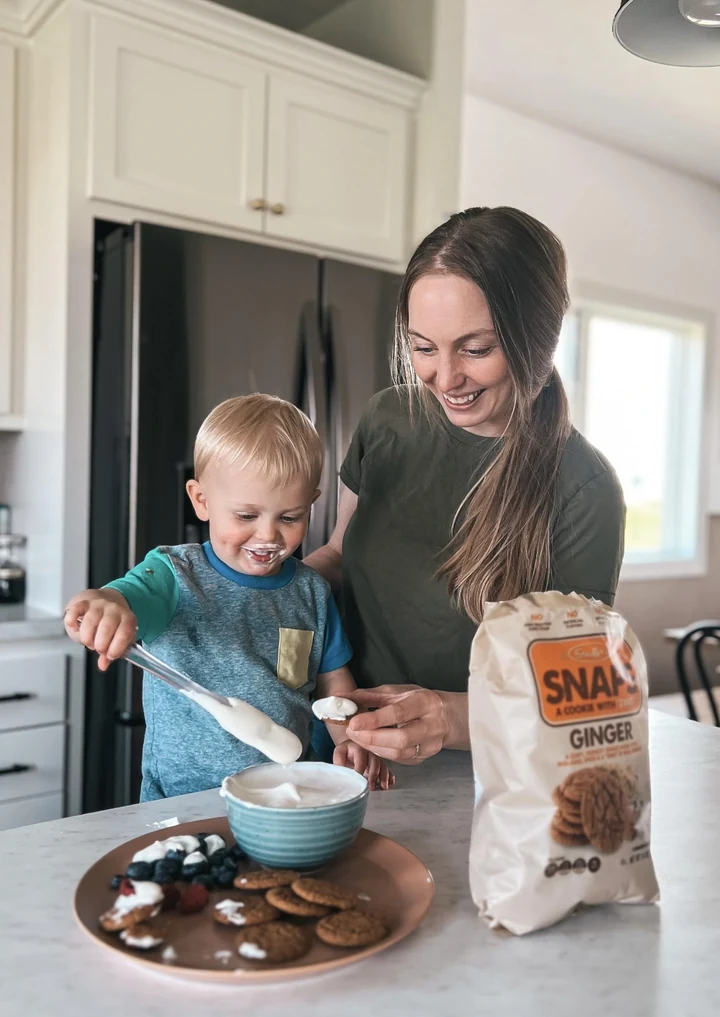 Ginger SNAPS used in a family dessert activity